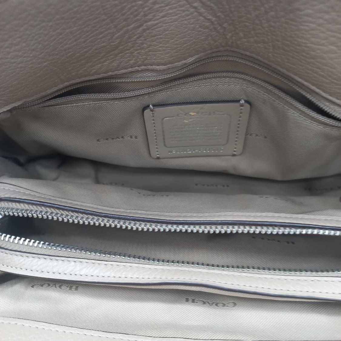 코치 가죽 토트백 베이지 상품이미지4