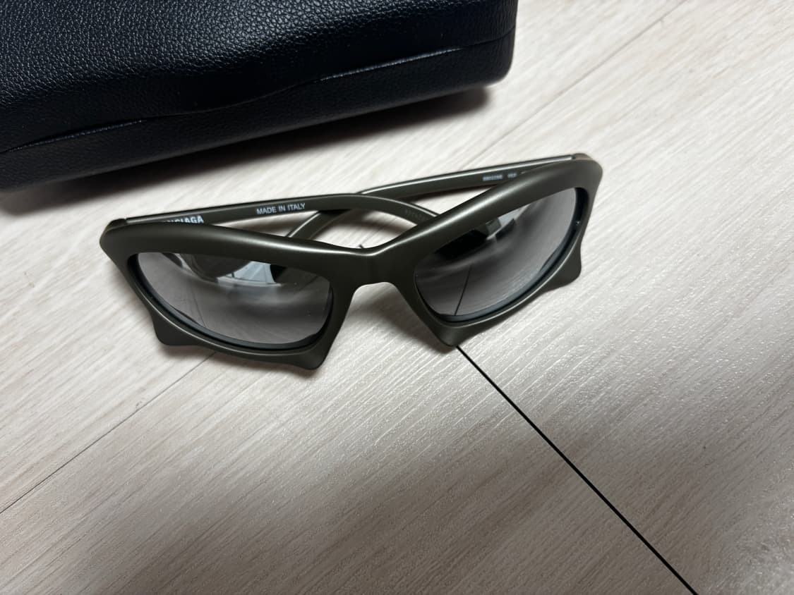 발렌시아가 bat 선글라스 카키 상품이미지4