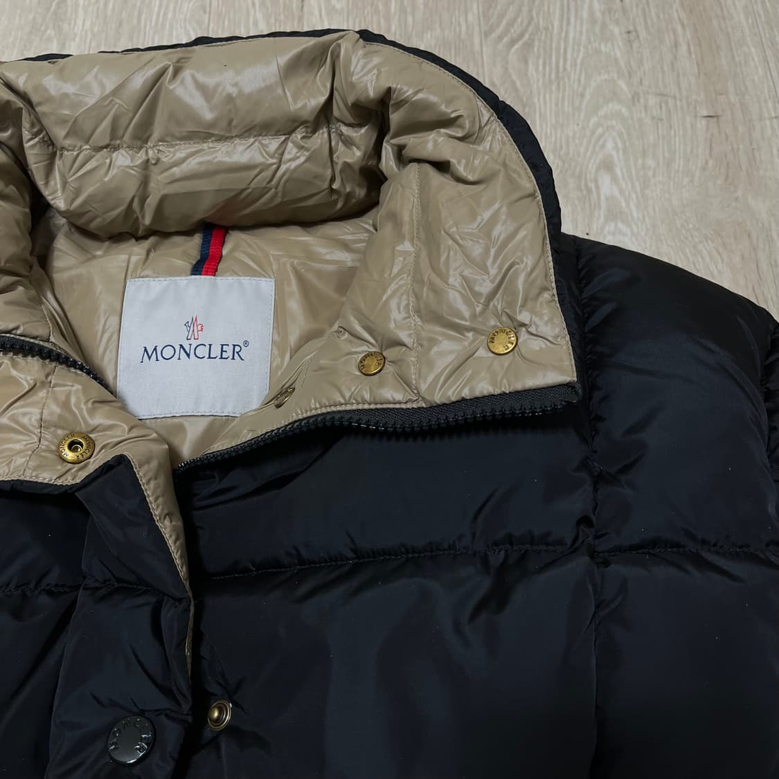 몽클레어 아그뉘 스퀘어 퀼티드 쇼트 다운 자켓 1 상품이미지3