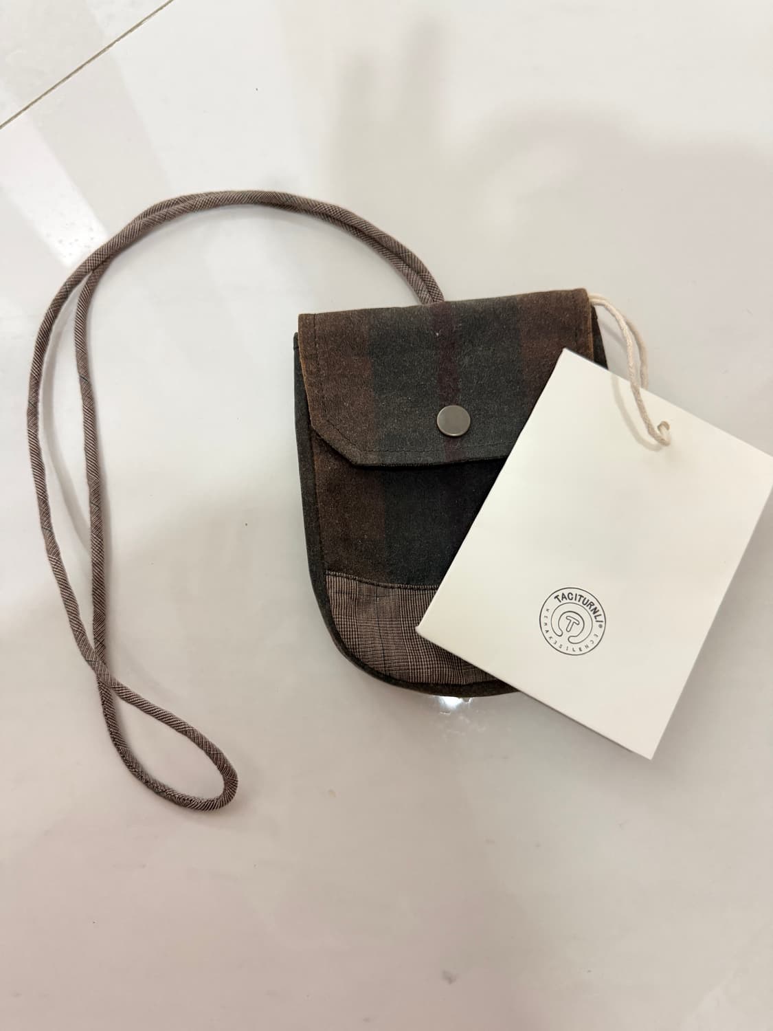 Taciturnli CALEDONIA Neck Pocket 미니 넥 파우 상품이미지1