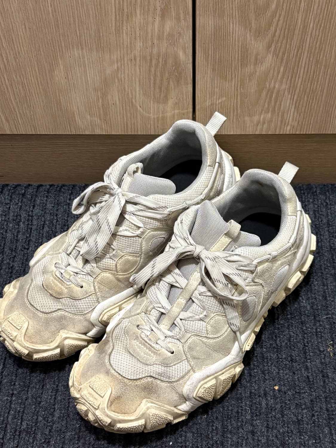 [Acne Studios] 아크네 스튜디오 볼스터 텀블드 스니커즈 화이트 상품이미지3