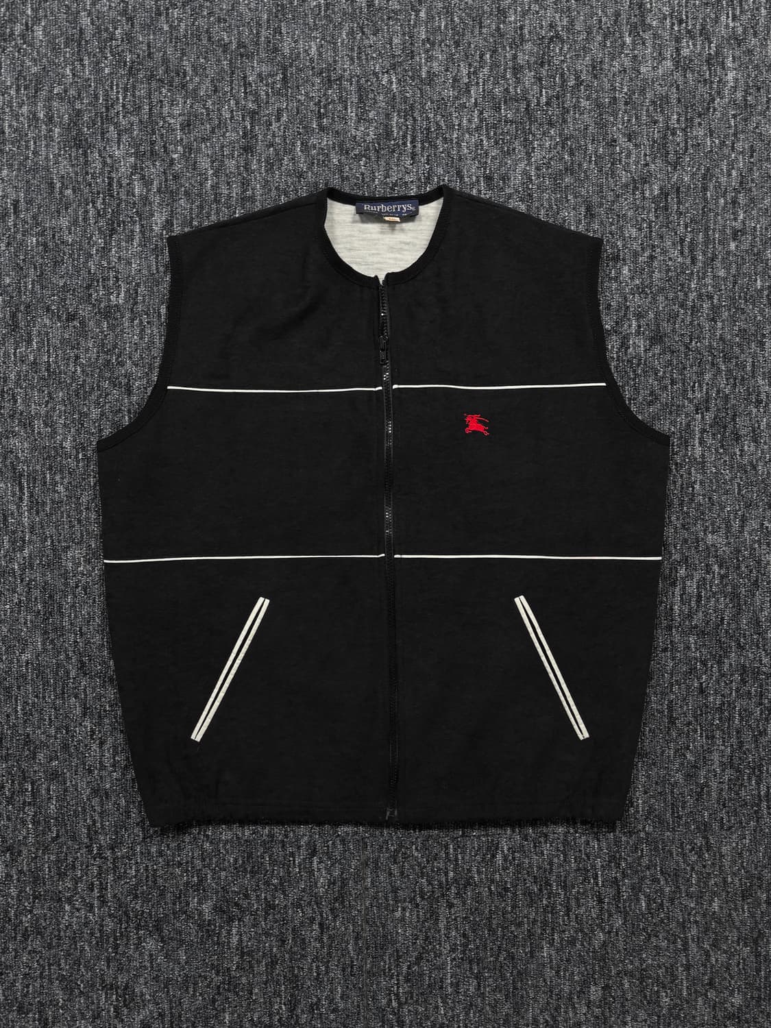 버버리 크레스트 자수 블랙 데이크론 포켓 베스트 상품이미지4