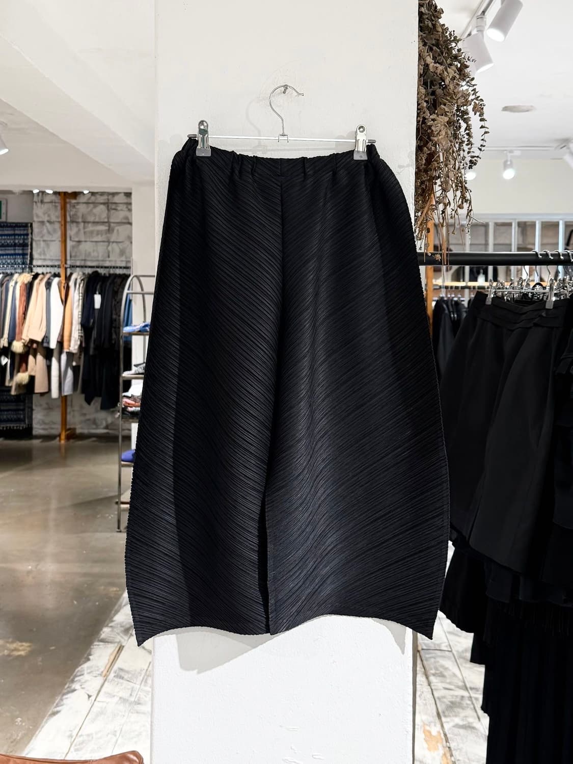 플리츠 플리즈 블랙 숏 라운드 팬츠 상품이미지4