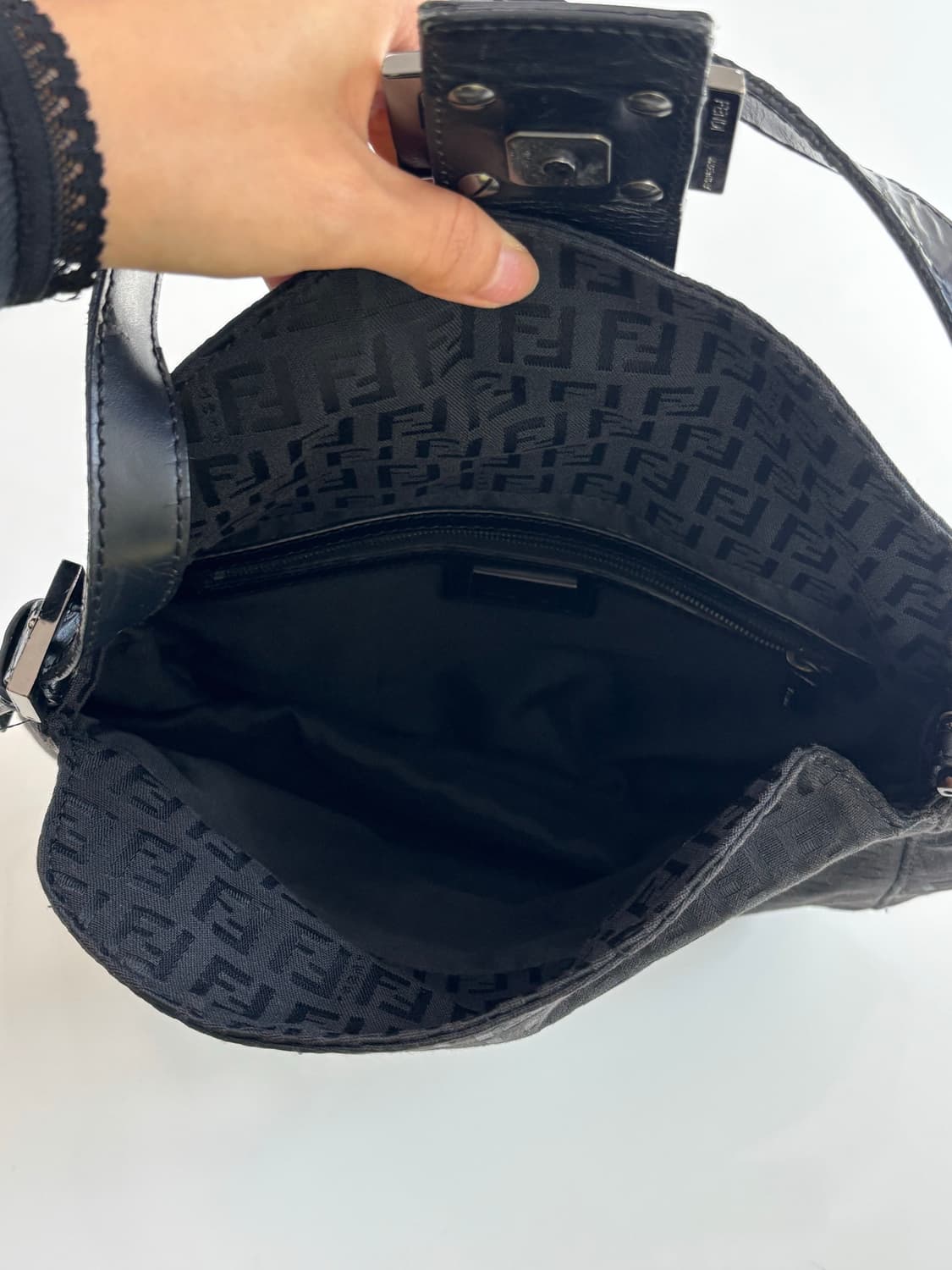 Fendi 펜디 블랙 주키노 맘마백 상품이미지8