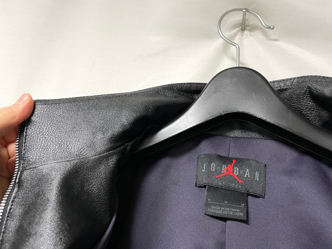 나이키 조던 여성 뉴 클래식 캡슐 2.0 가죽 자켓 M _ 블랙/퍼플 상품이미지9