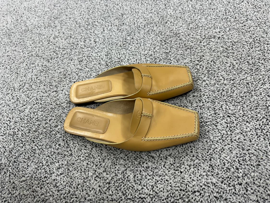 샤넬 코코마크 뮬 상품이미지1