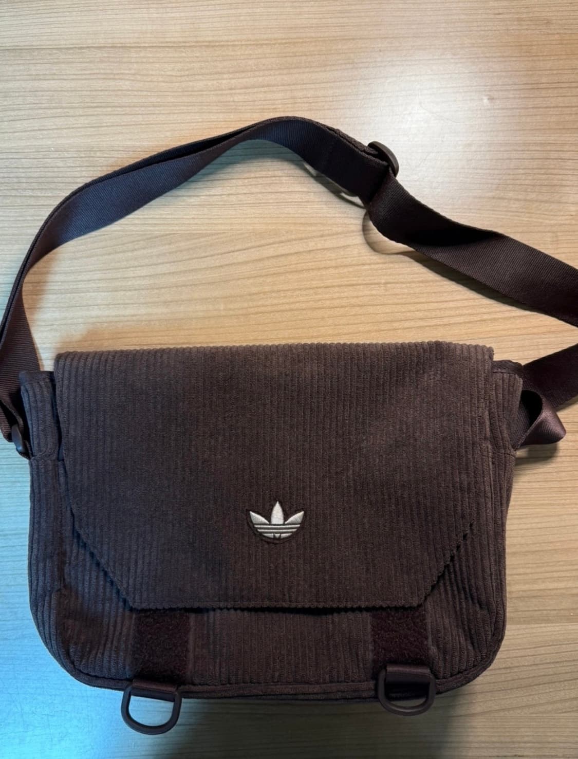 Adidas 쉐도우 브라운 메신저백 팔아요 상품이미지2