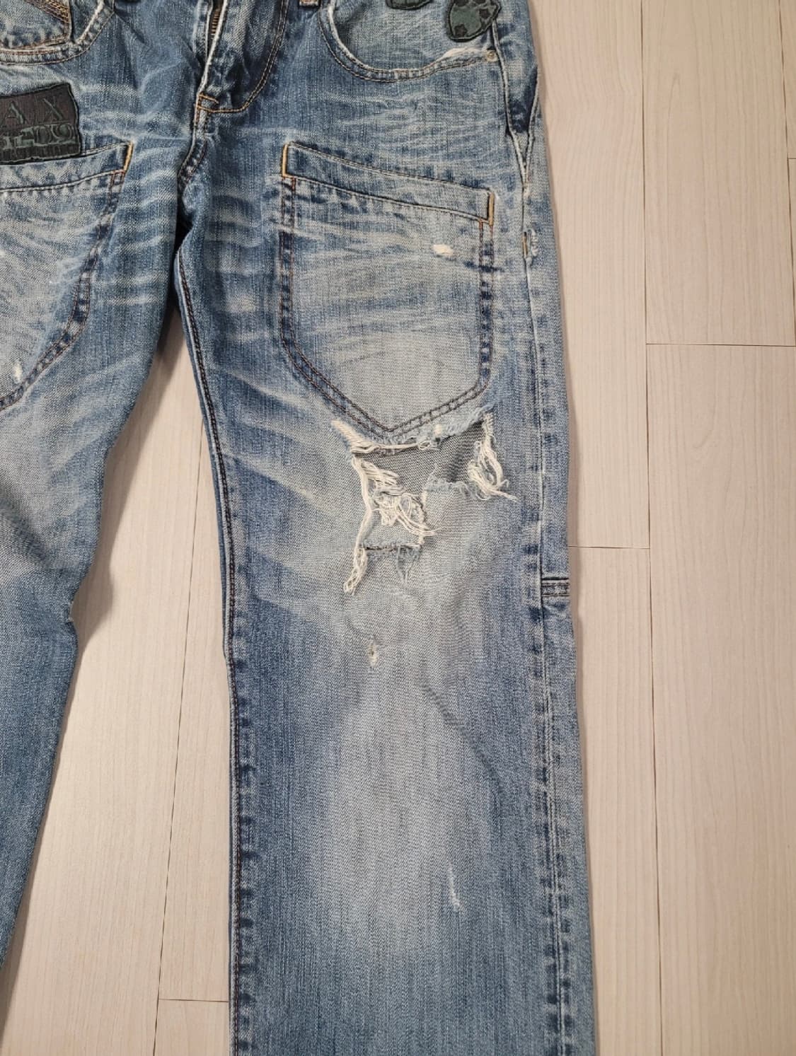 아르마니 익스체인지AX소재 빈티지 워시드 데님 팬츠 찢청패치 포인트 상품이미지4