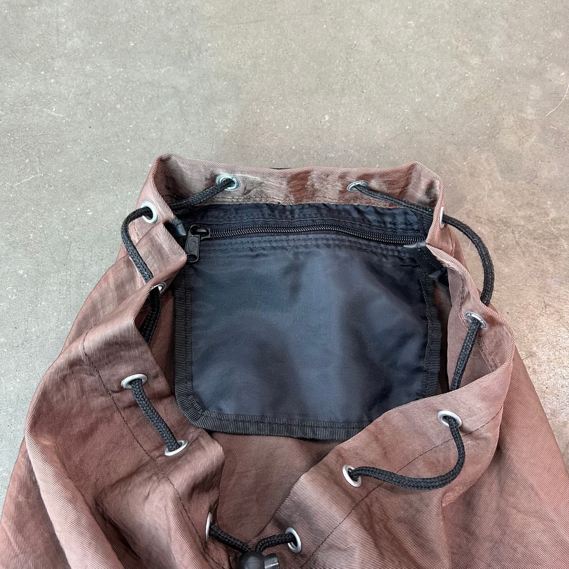 글로시 빈티지 브라운 백팩 상품이미지4