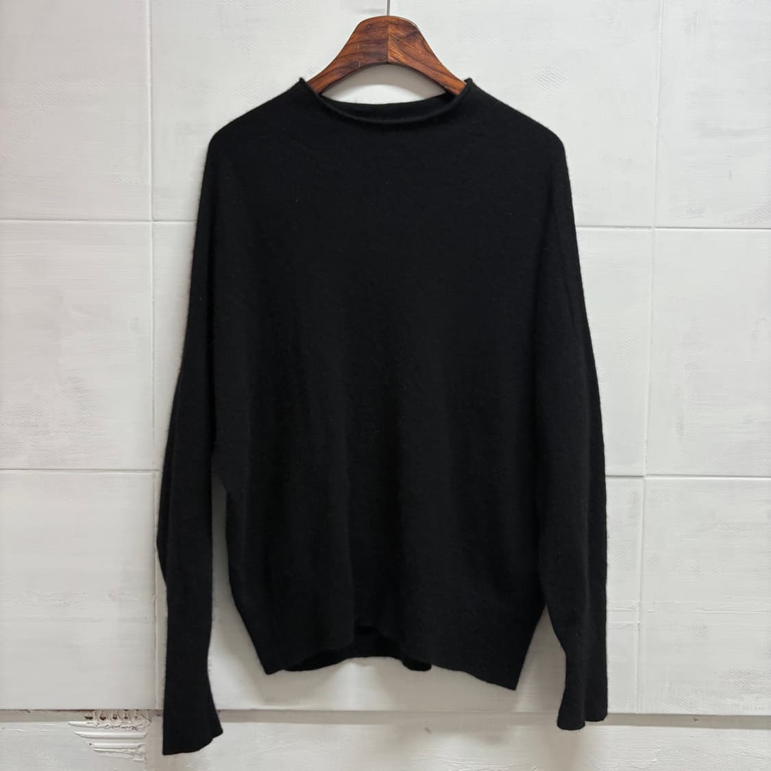 라쿤울 블랙 핑거홀 니트 95  상품이미지1