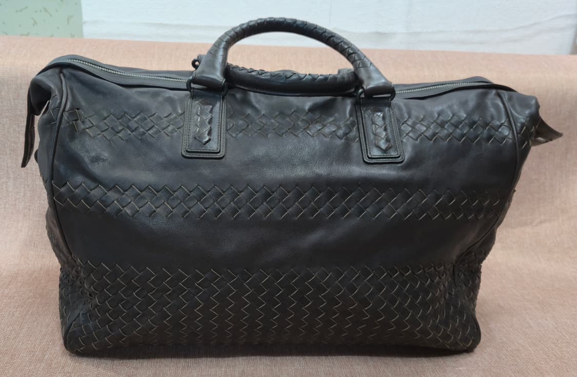 보테가 베네타 인트레치아토 가죽 보스턴 백 45cm 다크 브라운 상품이미지1