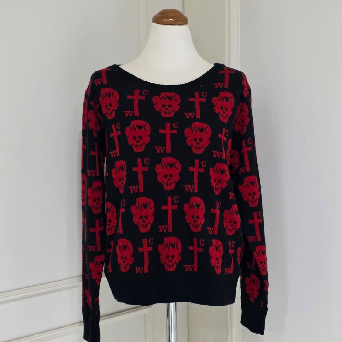 일본빈티지)wc 해골십자가 블랙x레드 고스트 스컬고딕오네갸루 니트스웨터 상품이미지2
