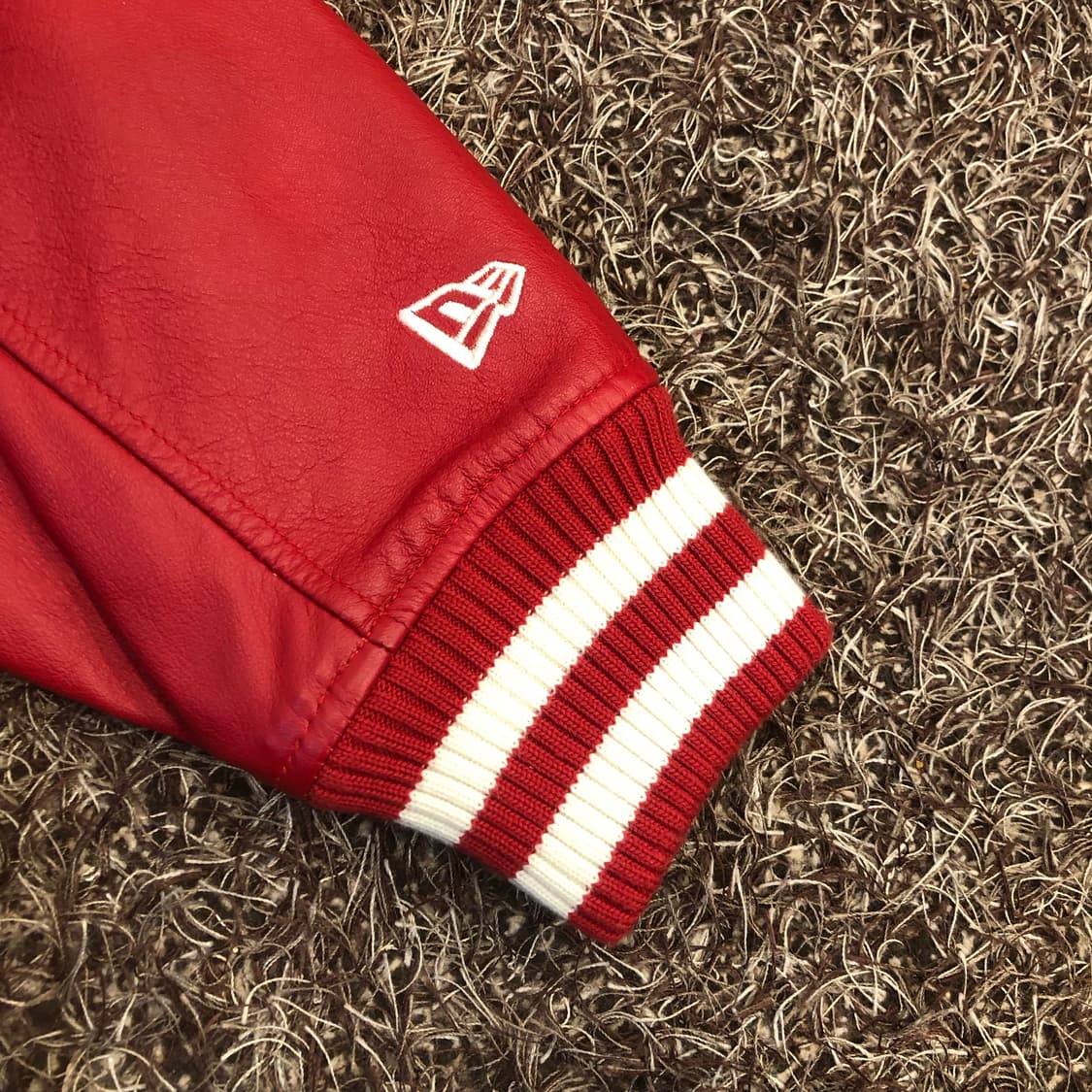 뉴에라 X 스와로브스키 뉴욕 양키스 소가죽 레더 바시티 스타디움 자켓 상품이미지4