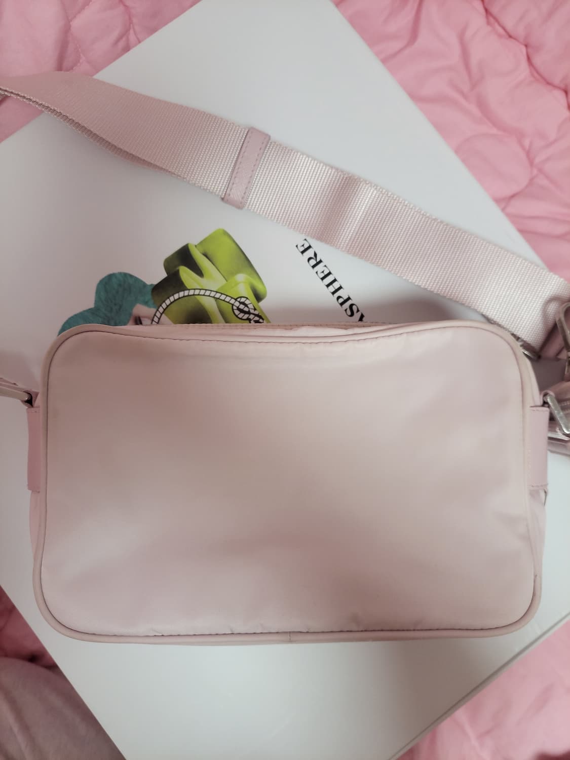 정품)급처상태양호!프라다 핑크 삼각로고 리나일론 렉탱글 크로스숄더백 가방 상품이미지5