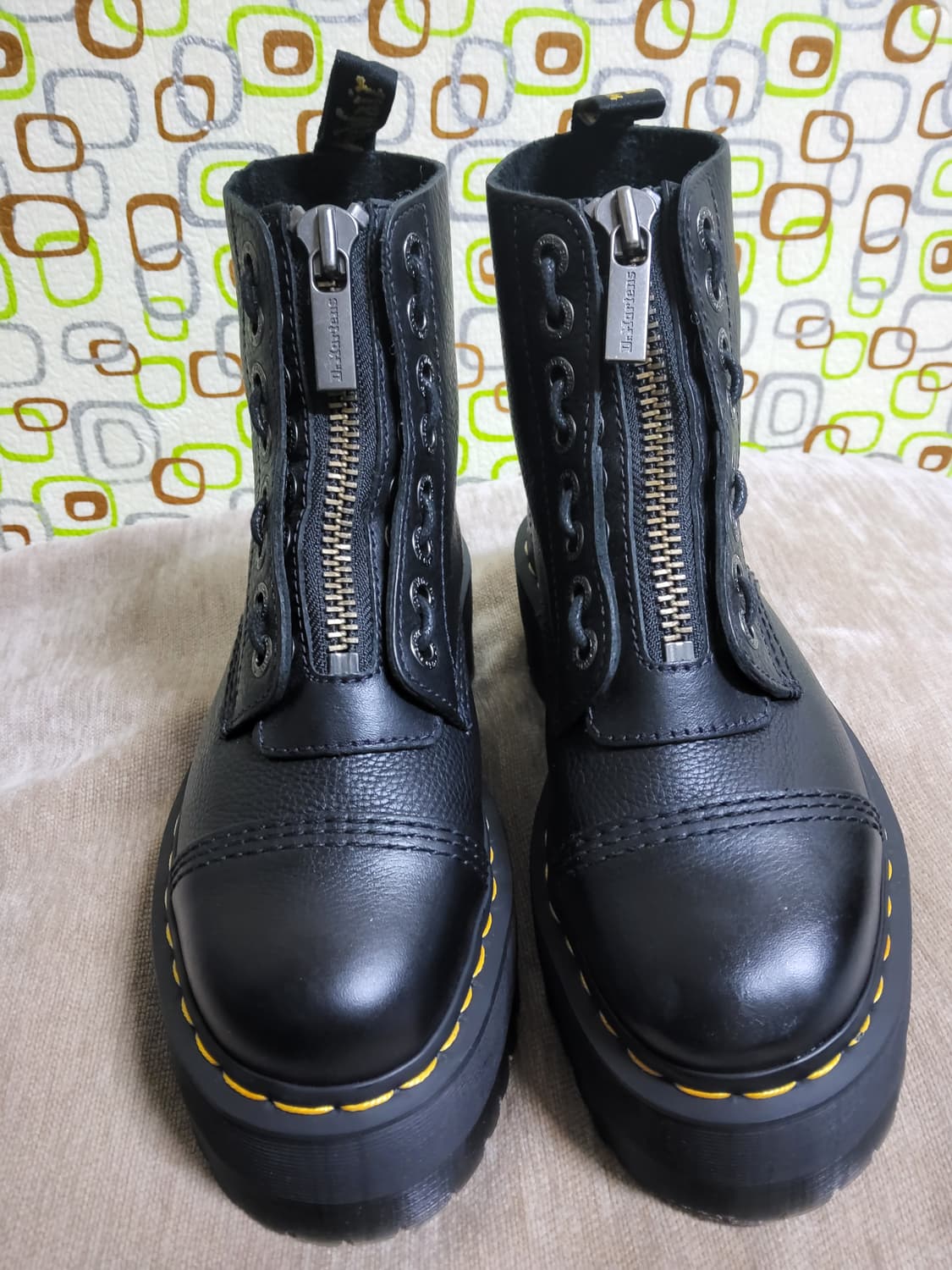 닥터마틴 8홀 싱클레어 맥스240 부츠 상품이미지1