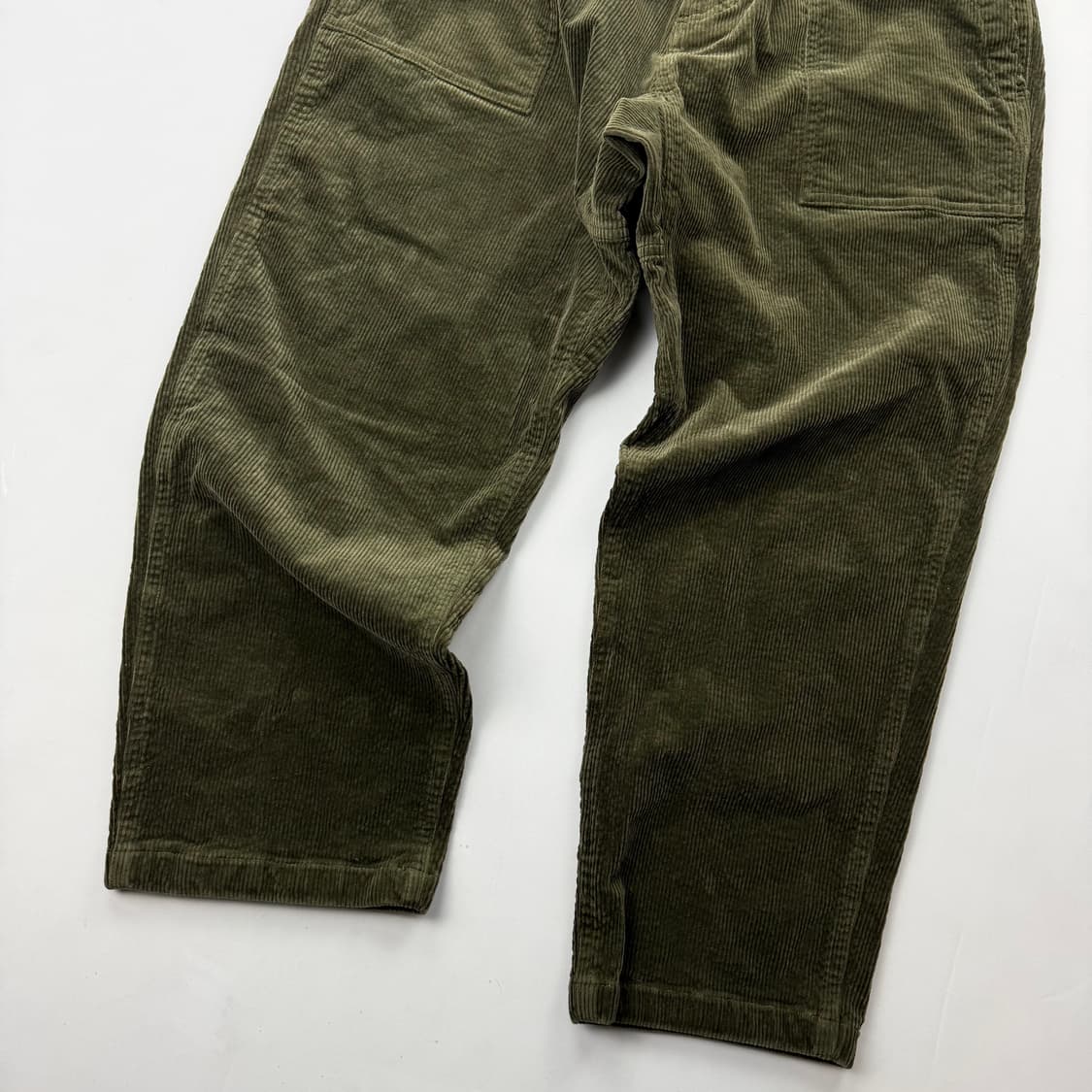 그라미치 루즈테이퍼드 코듀로이 팬츠 올리브 상품이미지3