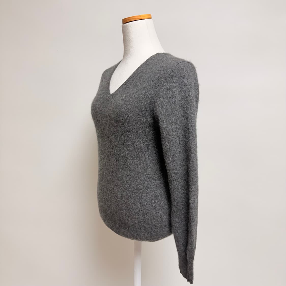 [캐시미어 100%] 그레이 브이넥 니트 M 상품이미지2