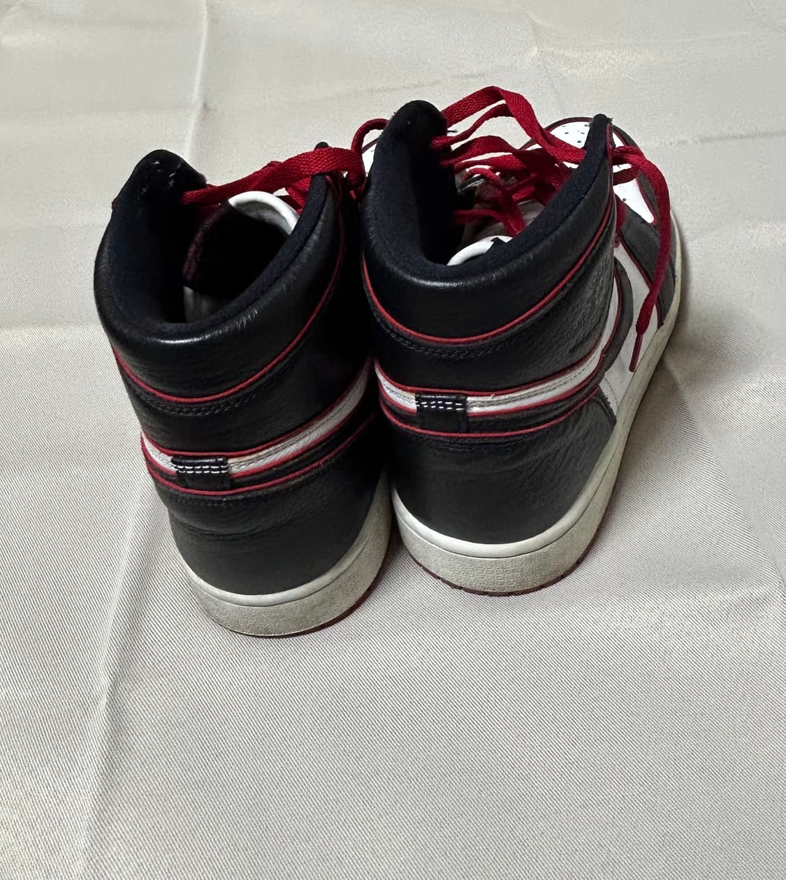 Jordan 1 Retro High OG Bloodline 상품이미지5