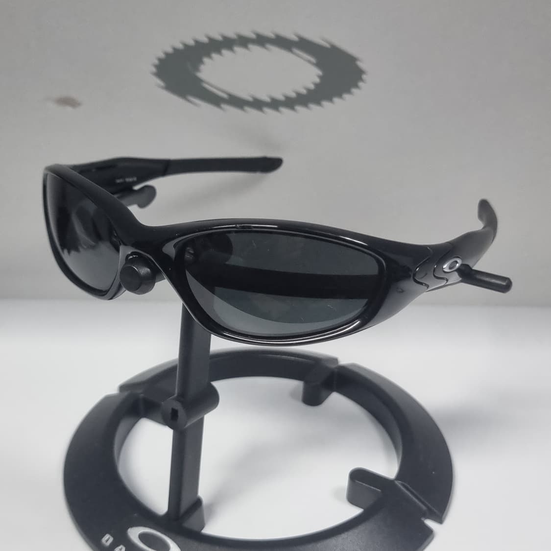 오클리 미뉴트 2.0 폴리쉬드블랙 새렌즈 상품이미지2