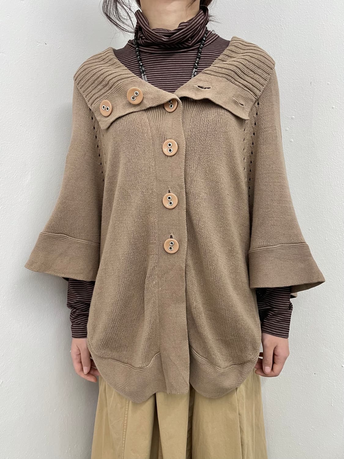 브라운 모리 버튼 케이프 상품이미지3