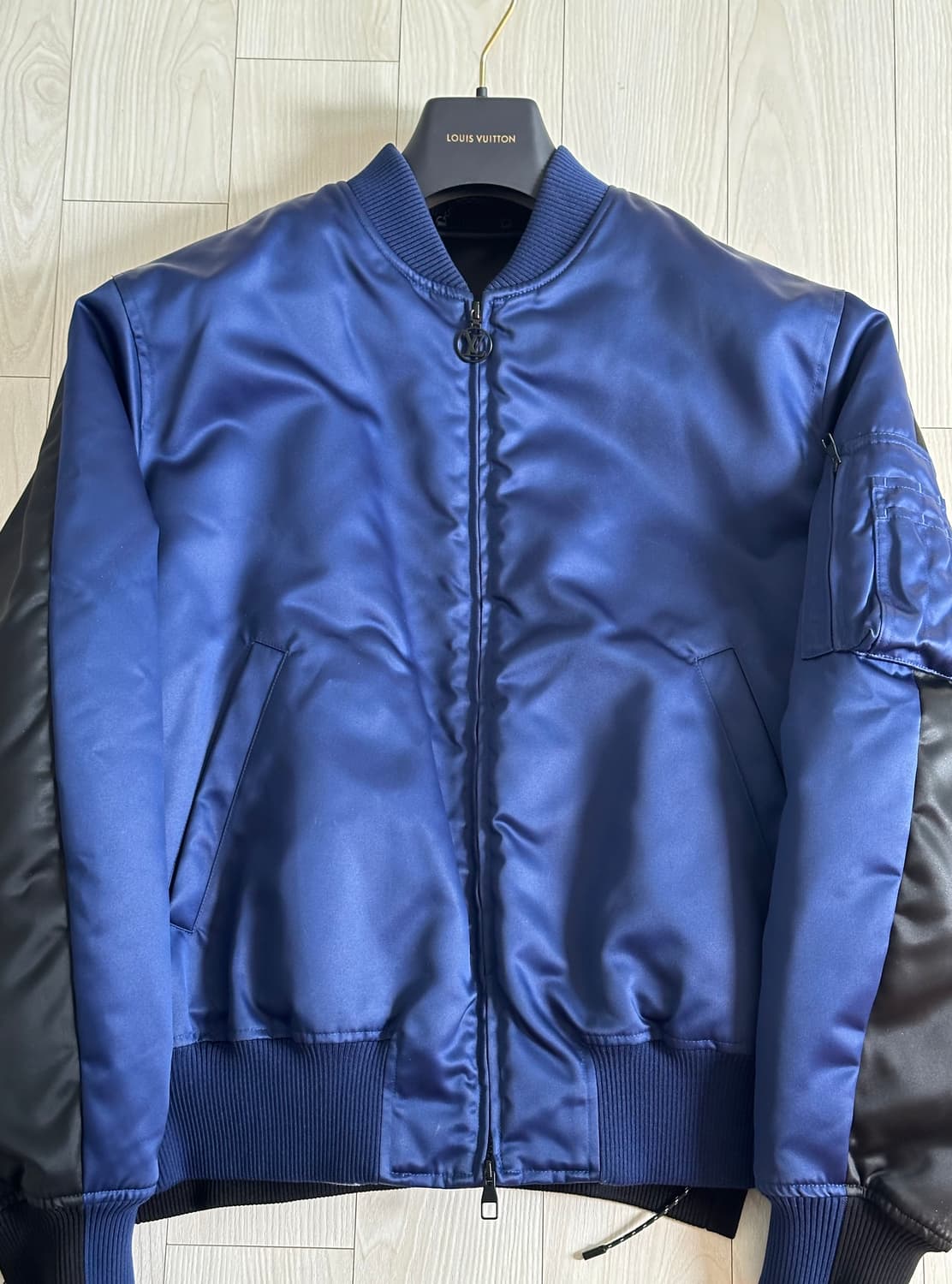 루이비통 아수라 크롭드 보머 마원 52(105-110) 상품이미지7