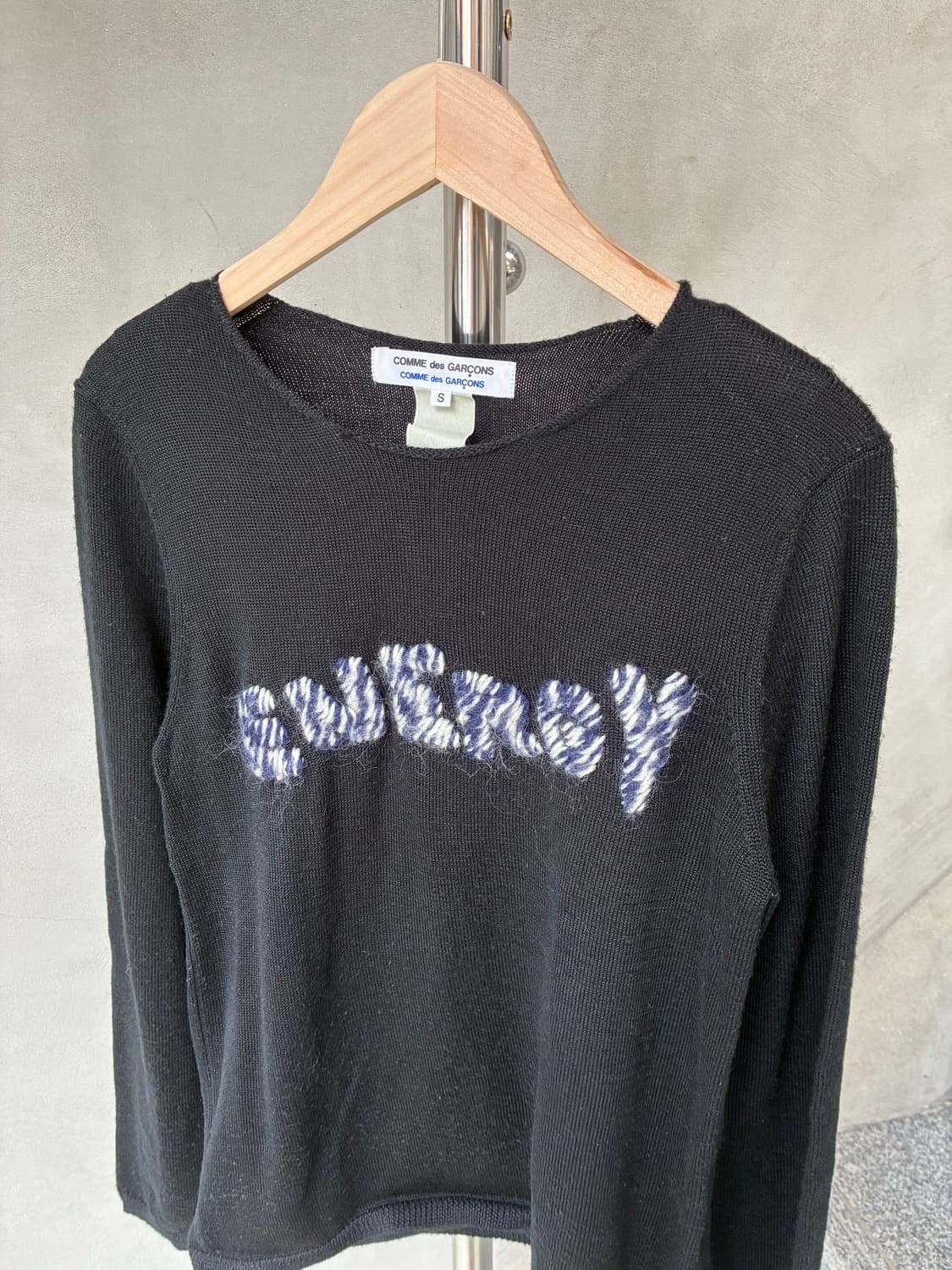 꼼데가르송 레터링 니트 상품이미지3