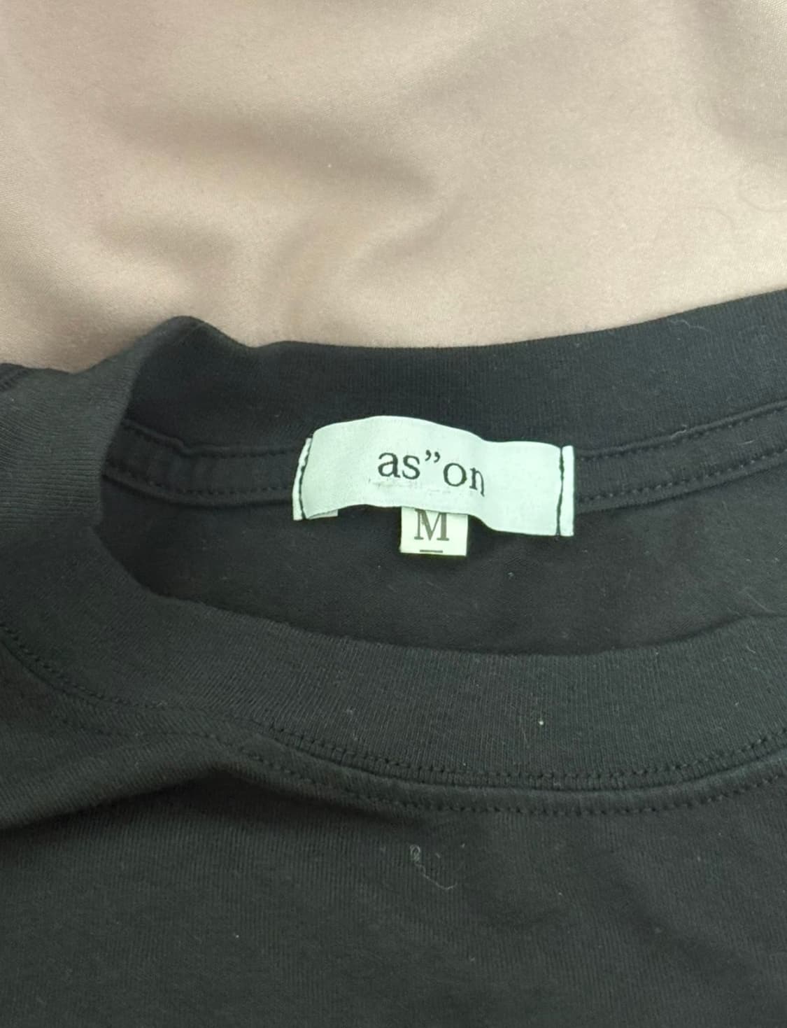 애즈온 홀리데이 크롭드 반팔티 m사이즈 블랙 상품이미지3