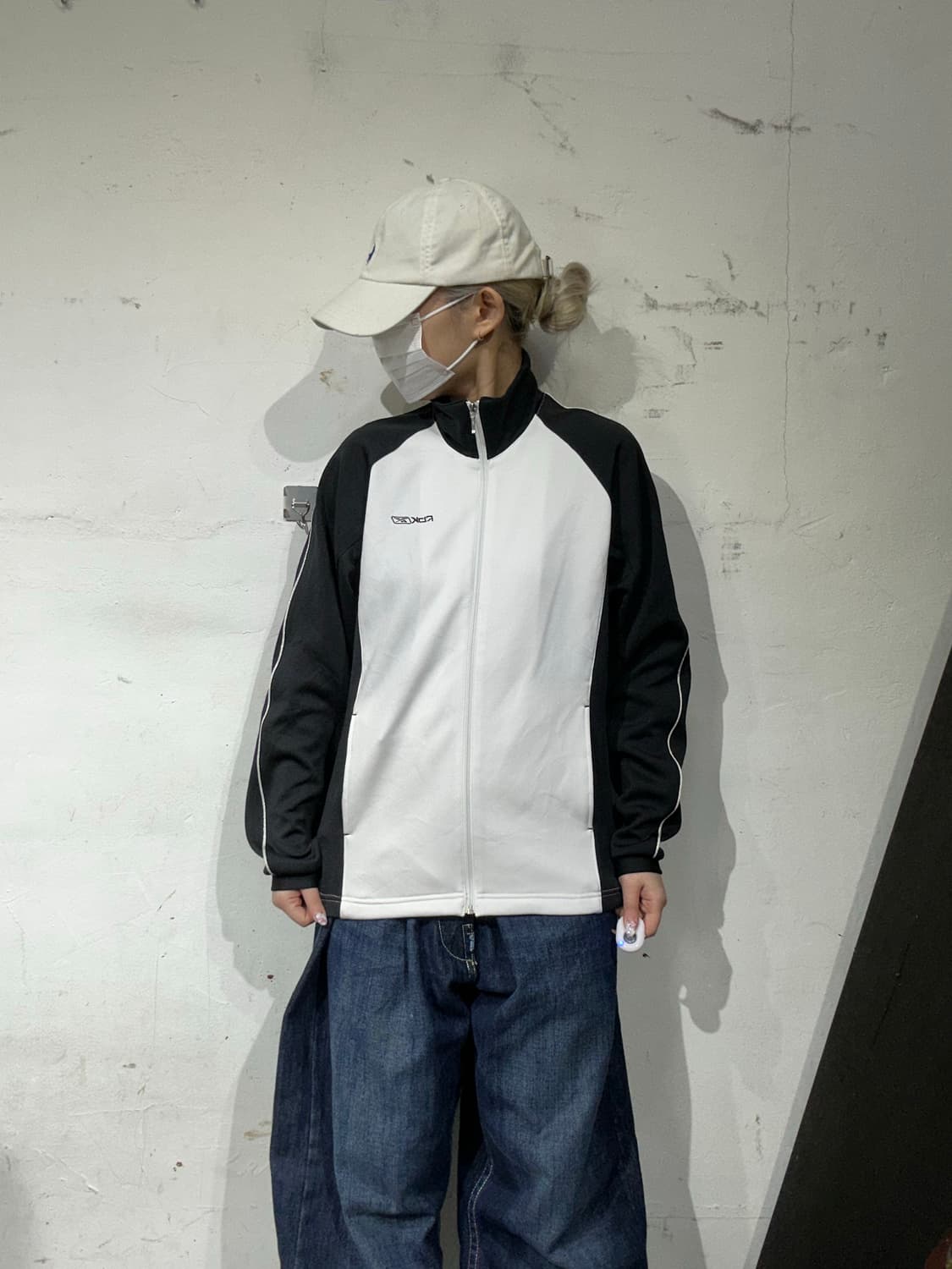 리복 올드스쿨 오버핏 화이트 블랙 배색 트랙탑 져지 L 상품이미지2