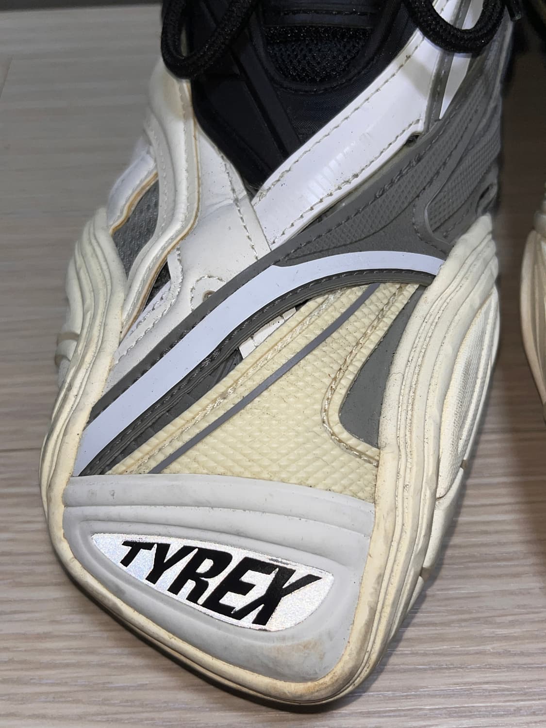 발렌시아가 TYREX 타이렉스 블랙/화이트 40 상품이미지3