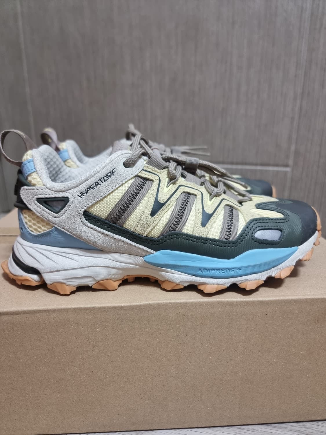 아디다스 트레킹화 스트릿 하이퍼터프 230 사이즈 상품이미지1