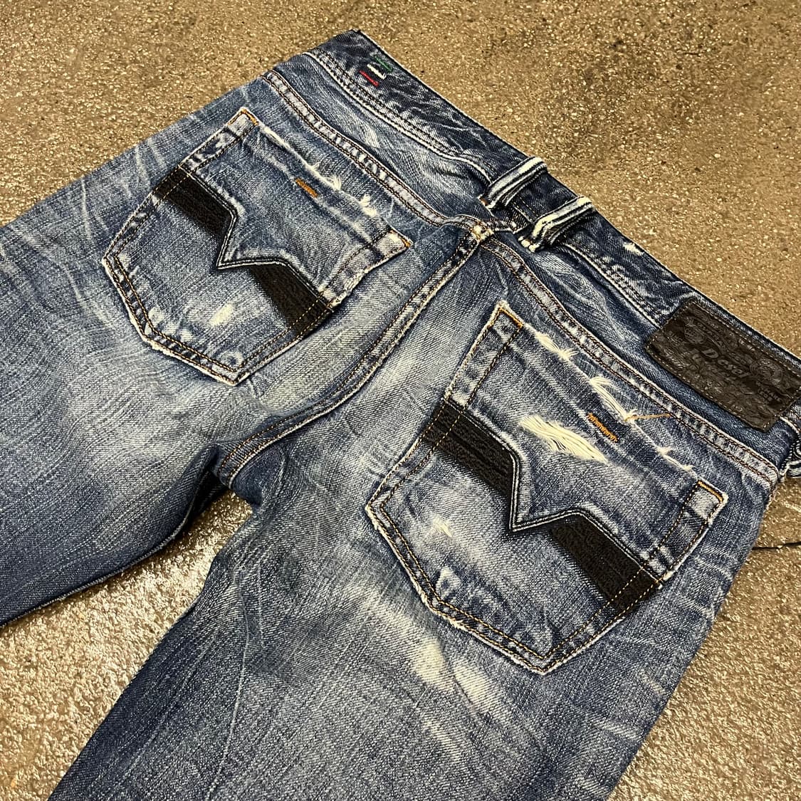 디젤 자티니 디스트레드 데님 부츠컷 (29-30“) 상품이미지5