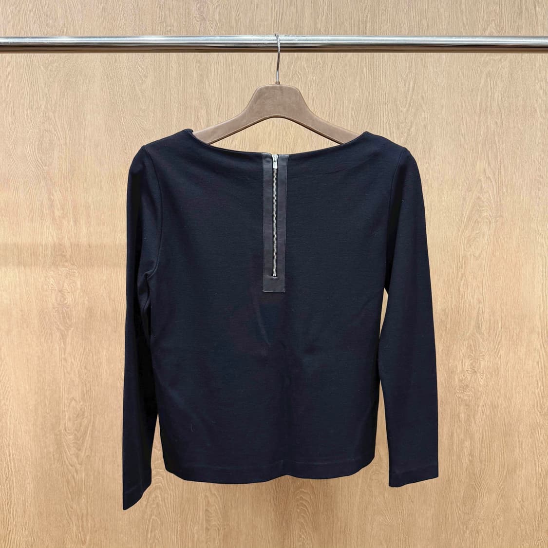 산드로 긴팔 티셔츠 레오파드 패턴 자카드 백지퍼 디테일 블랙 배색 상품이미지3