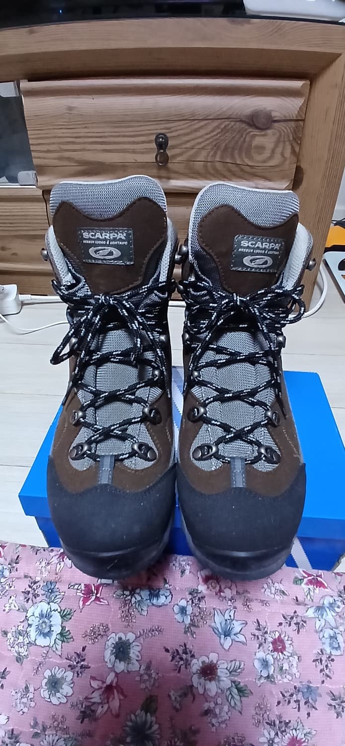 스카르파 키네시스 고어텍스
등산화(275~280mm)  상품이미지1