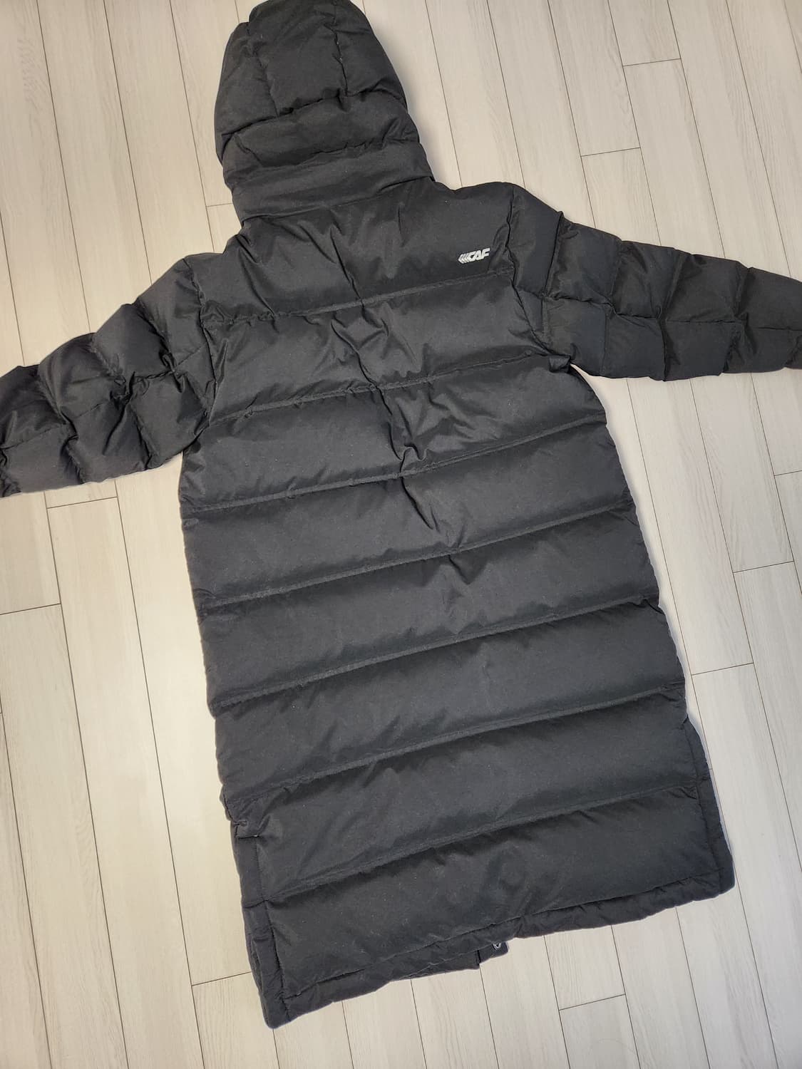 새상품급)르카프 블랙 롱패딩 사이즈M

오염 하자 없이 깨끗해요^^

세 상품이미지7