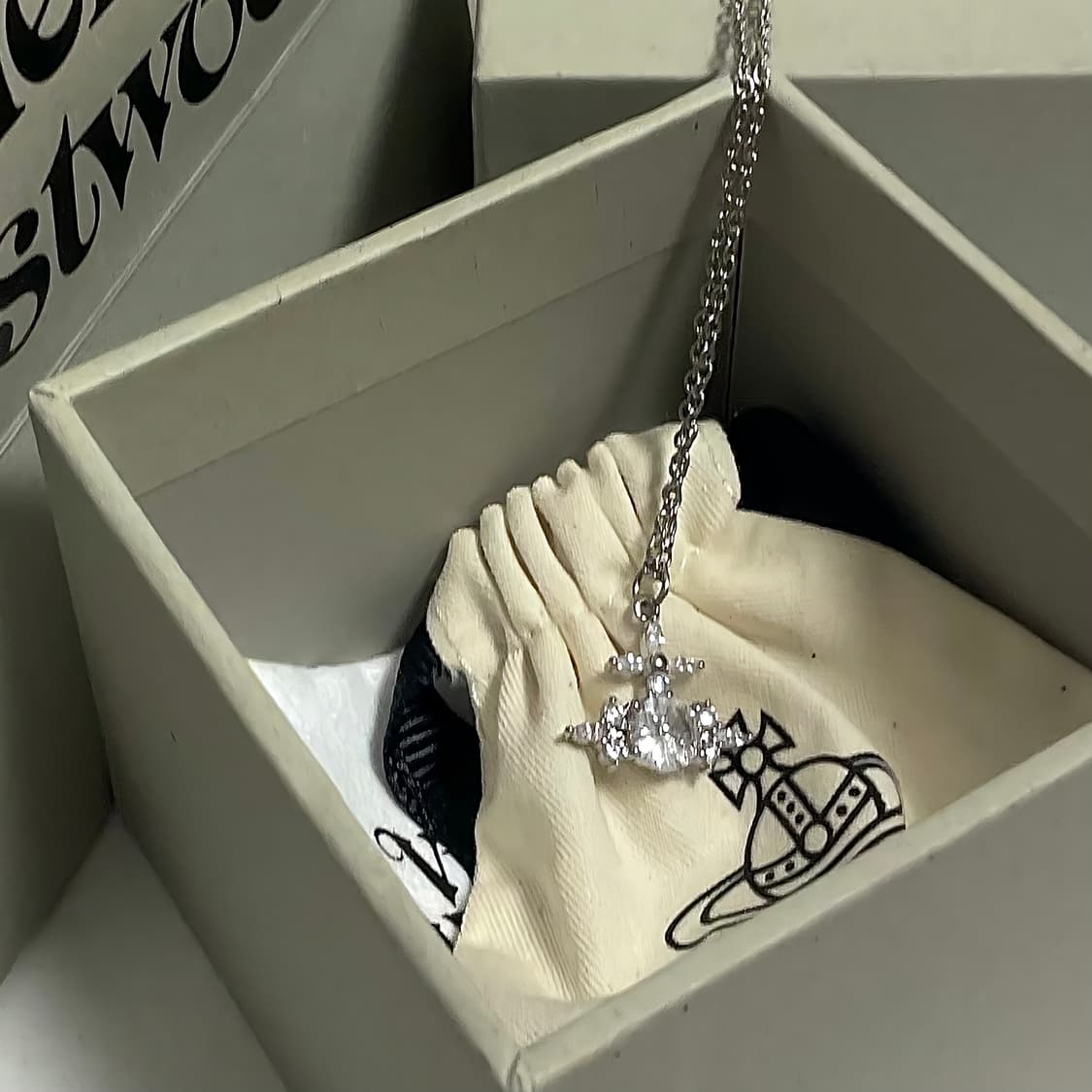 풀박스) 비비안웨스트우드 콜레트 펜던트 목걸이 상품이미지1