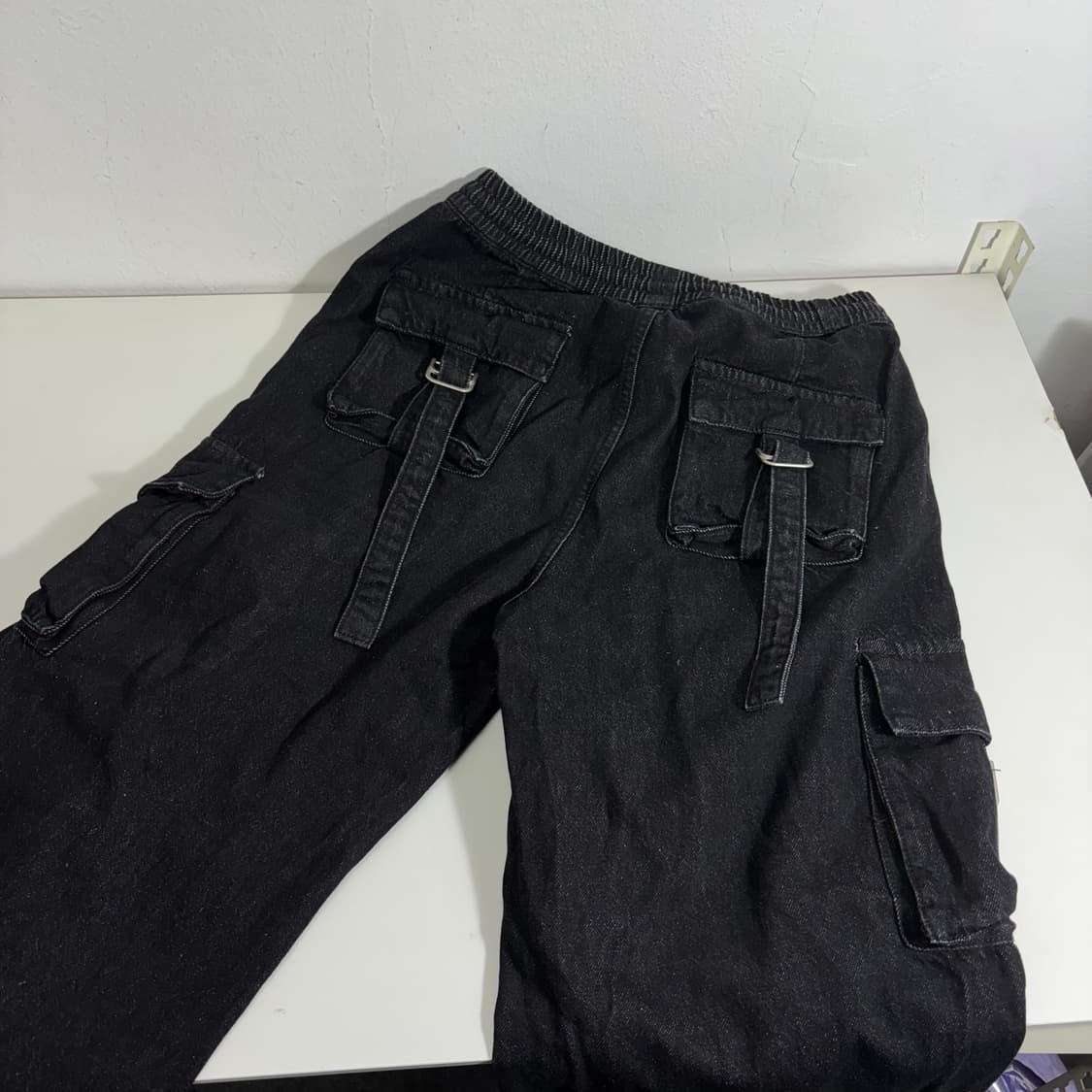 L 빈티지 블랙워시드 스트링 와이드핏 밸크로 카고 데님팬츠 상품이미지4