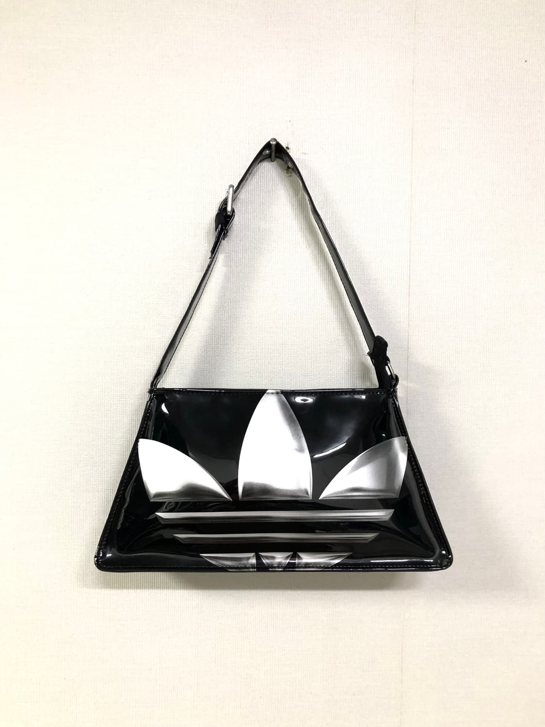 아디다스 오리지널 에나멜 글로시 미니 숄더 토트백 _ 블랙 상품이미지1