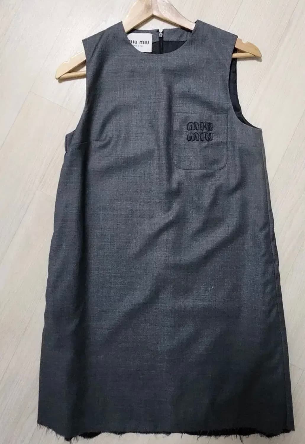 미우미우 그레이 민소매 원피스 상품이미지3
