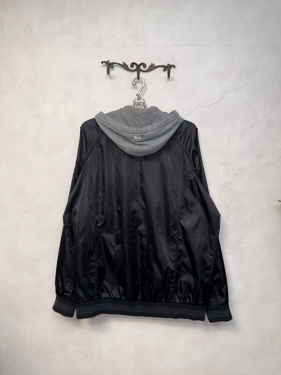 MLB black yankees hood layered over jk 상품이미지3