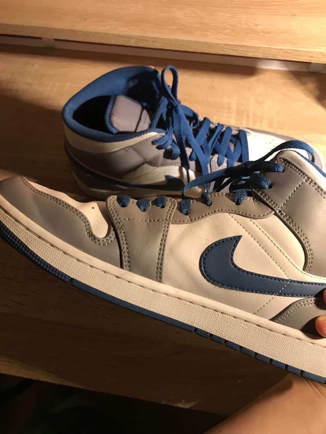 조던 1 미드 시멘트 그레이 트루 블루 상품이미지5