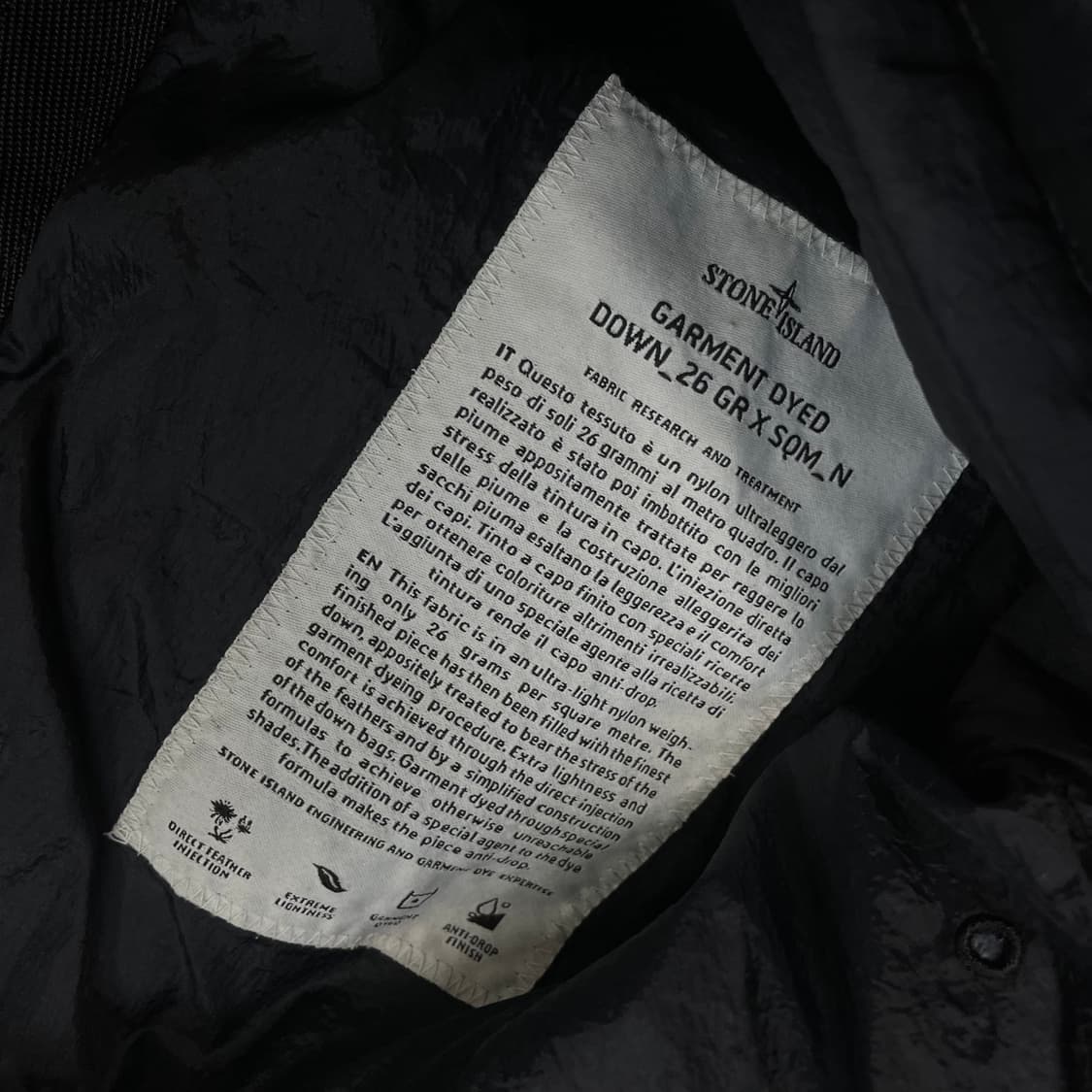 스톤아일랜드 가먼트다이드 와펜 패치 다운 패딩 블랙 상품이미지5