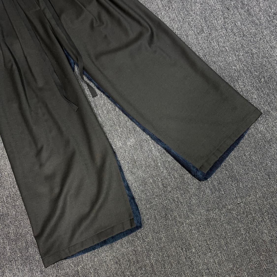 THEILMA 더일마 24fw 슬렉스 투톤 코듀로이 팬츠 상품이미지3