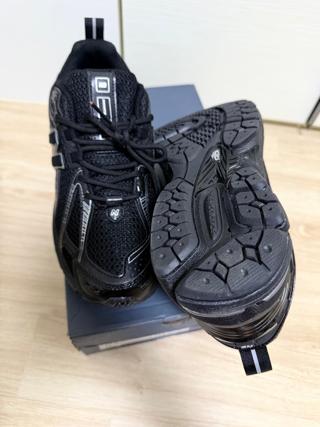 뉴발 1906R 블랙 실버메탈릭 270 새상품 상품이미지5