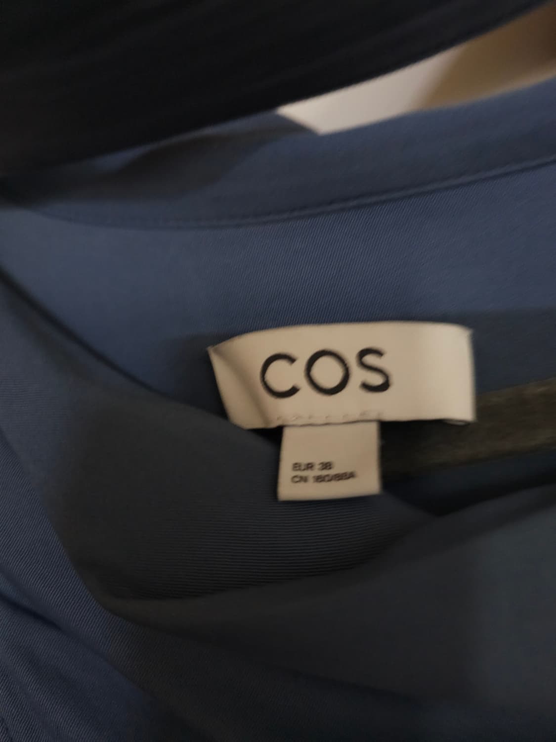 COS 코스 블루 드레이프 넥 블라우스 상품이미지6