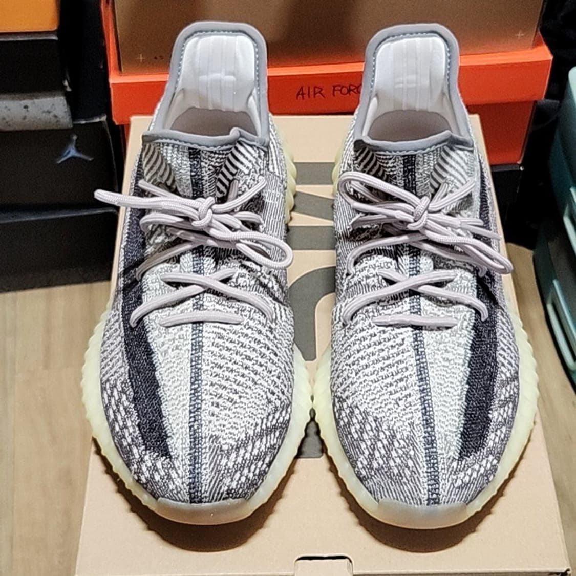 아디다스 이지부스트 275 시온 350V2 상품이미지3