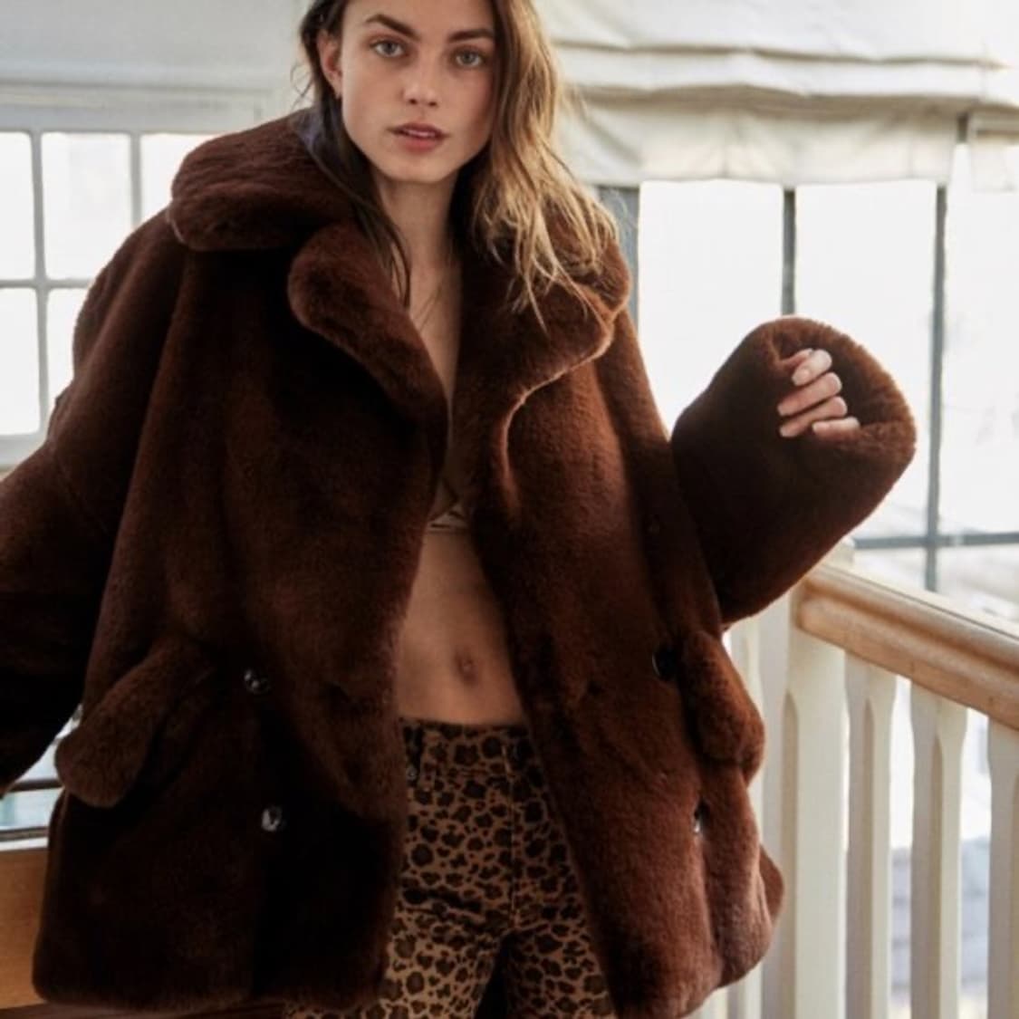 더쿠플스 faux fur 코트 상품이미지1