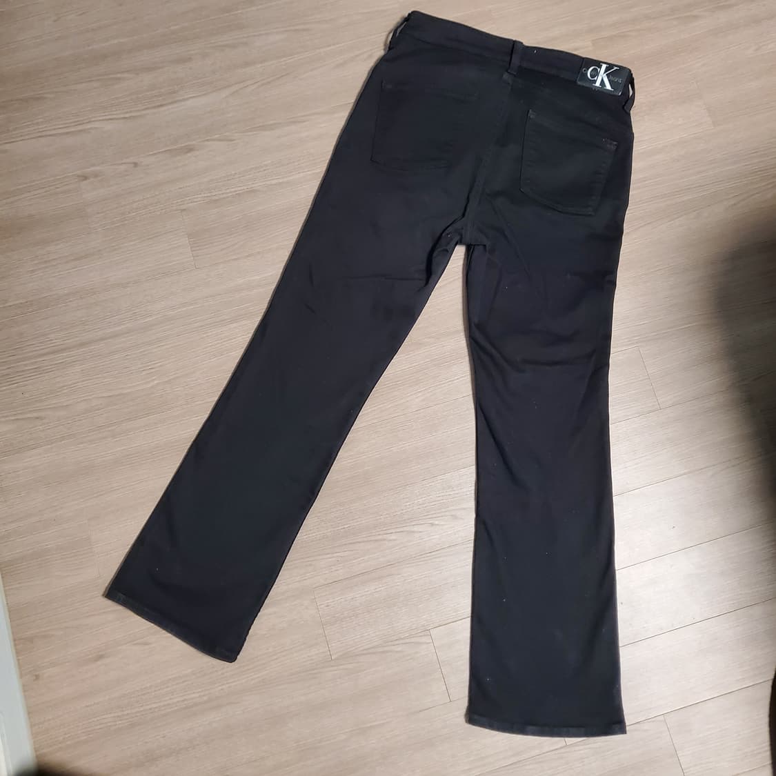 캐빈클라인 블랙 하이라이즈 바디슬림 부츠핏 앵클 데님 상품이미지7