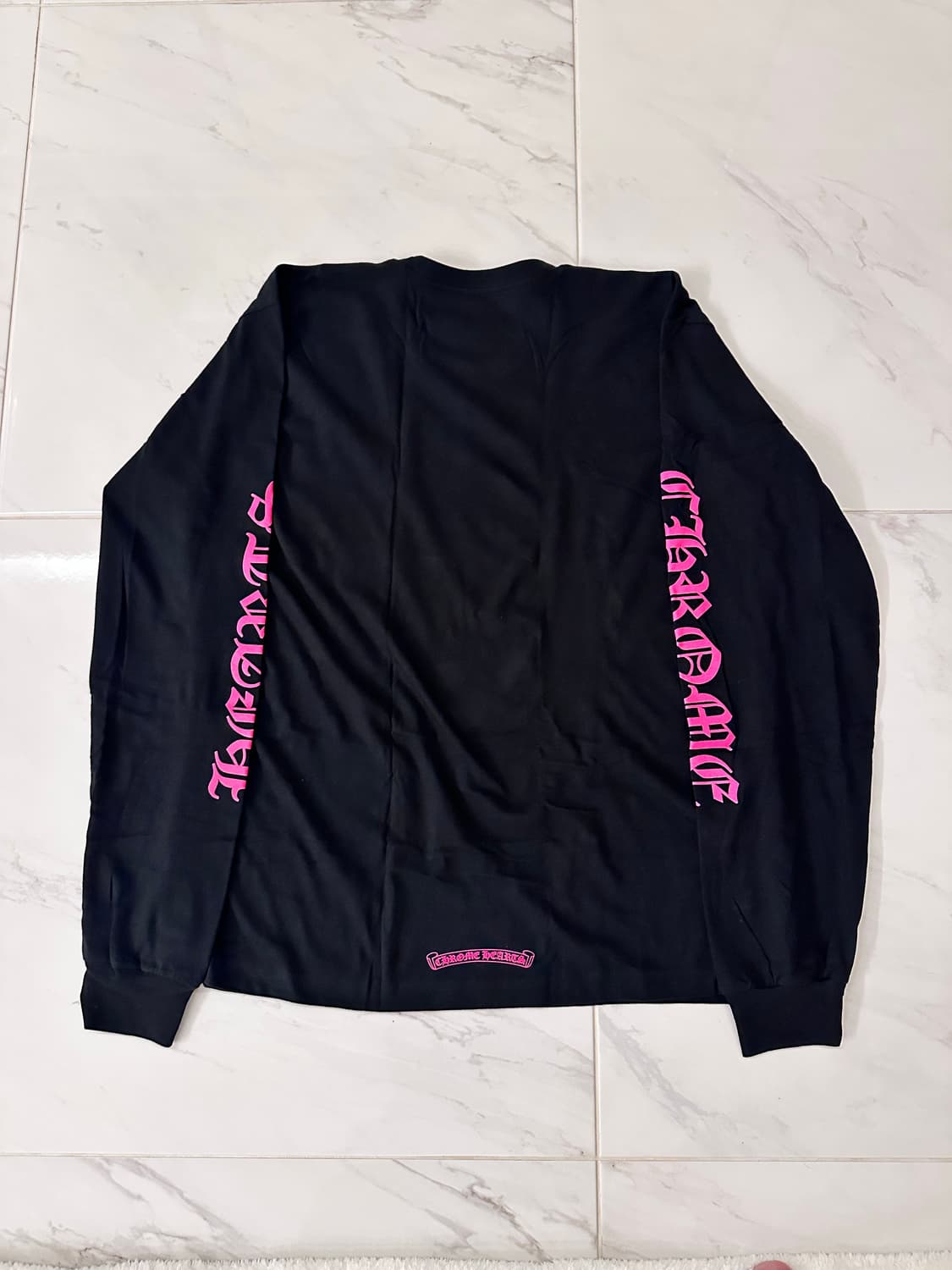 크롬하츠 넥 스크립트 로고 포켓 롱슬리브 블랙 핑크 상품이미지2