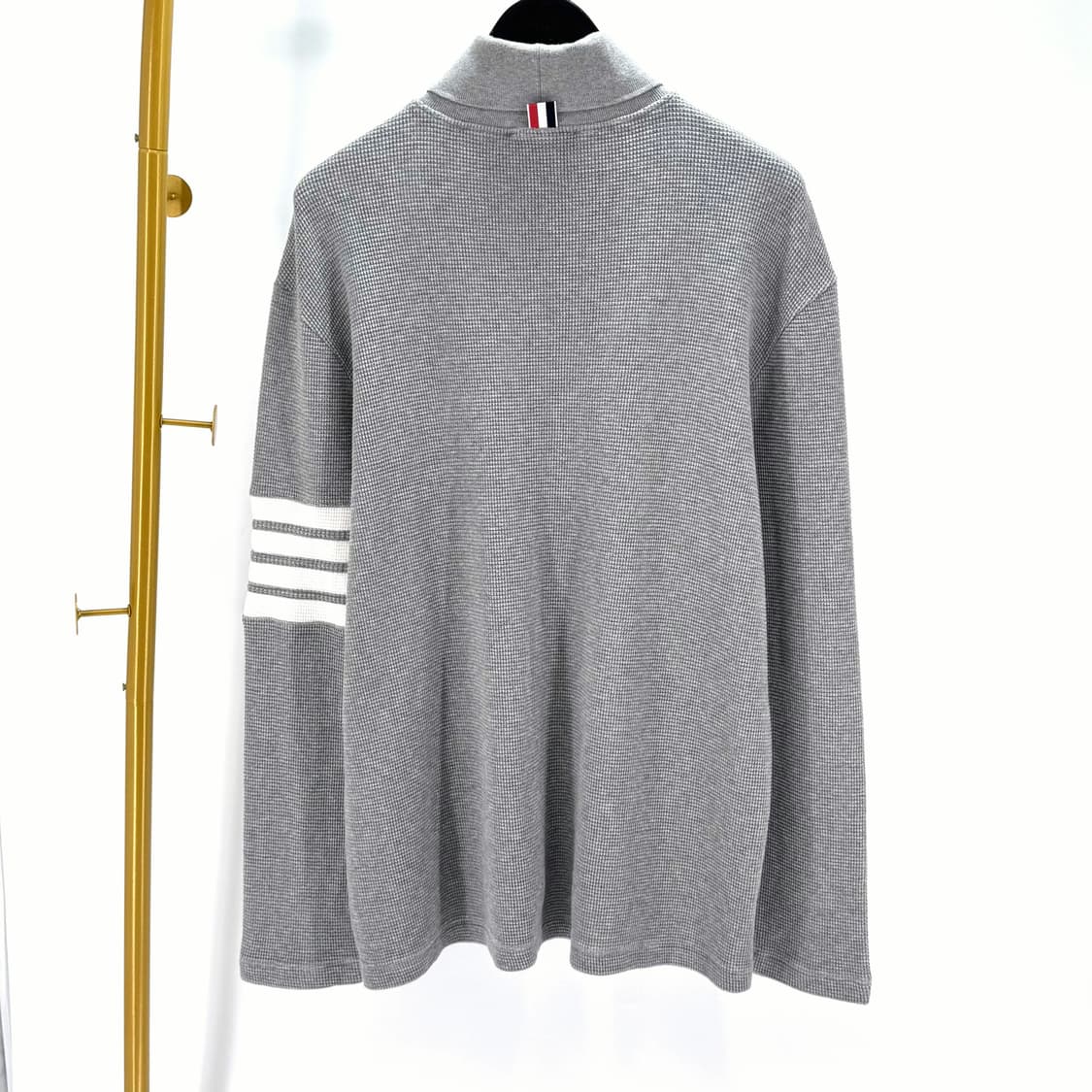 [4사이즈] 톰브라운 사선완장 터틀넥 와플 니트 그레이 (MJS106A) 상품이미지4
