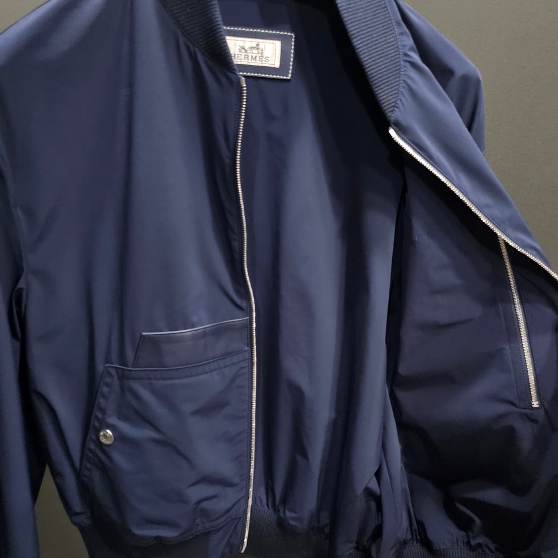 에르메스 리브 레더 나일론 & 레더 봄버자켓 상품이미지6